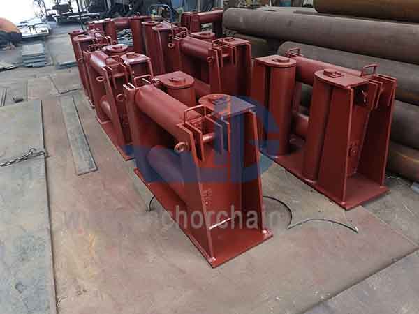 CB 3062-79 Τέσσερις κυλίνδρους Fairlead Type BB